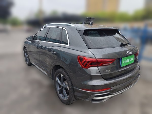 Audi Q3 2021, 61700 км, за 19182 USD