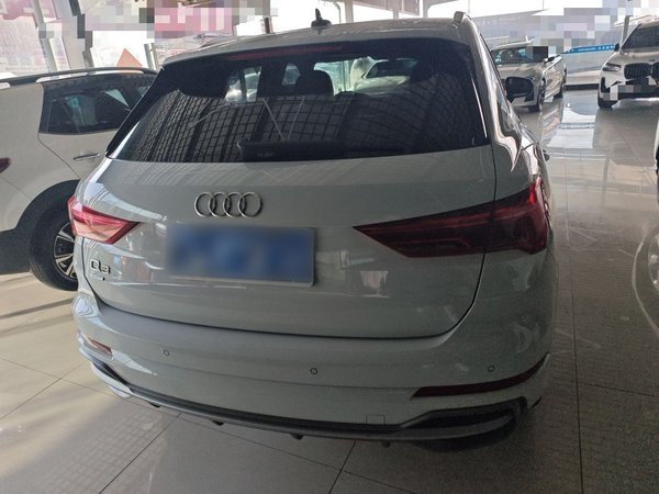 Audi Q3 2021, 48000 км, за 20659 USD