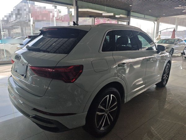 Audi Q3 2021, 48000 км, за 20659 USD