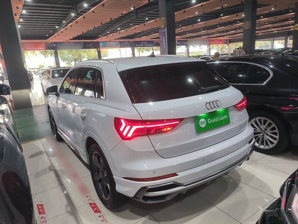 Audi Q3 2021, 52600 км, за 22122 USD
