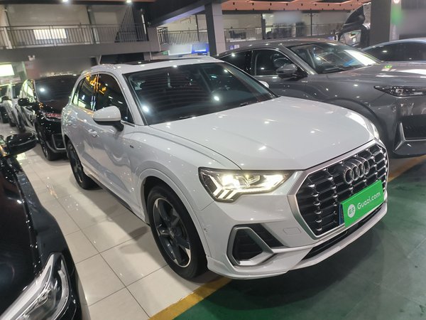 Audi Q3 2021, 52600 км, за 22122 USD