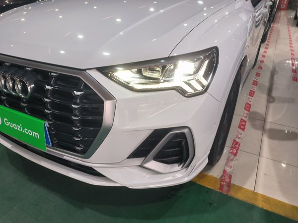 Audi Q3 2021, 52600 км, за 22122 USD