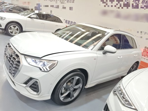 Audi Q3 2021, 52800 км, за 20434 USD