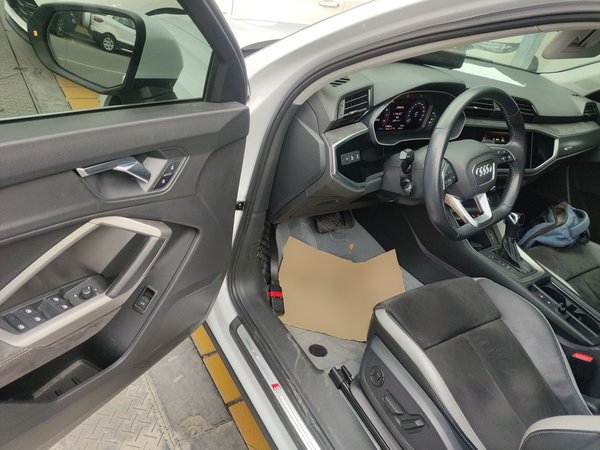 Audi Q3 2021, 53900 км, за 20773 USD - фото 19