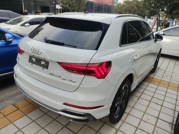Audi Q3 2021, 53900 км, за 20773 USD - фото 6