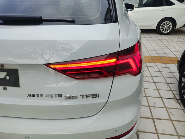 Audi Q3 2021, 53900 км, за 20773 USD - фото 7