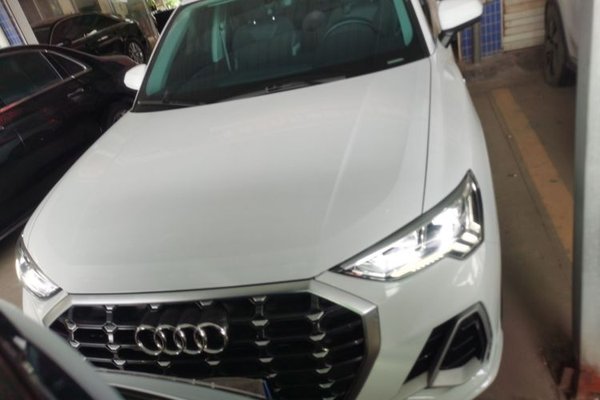 Audi Q3 2021, 56200 км, за 21595 USD