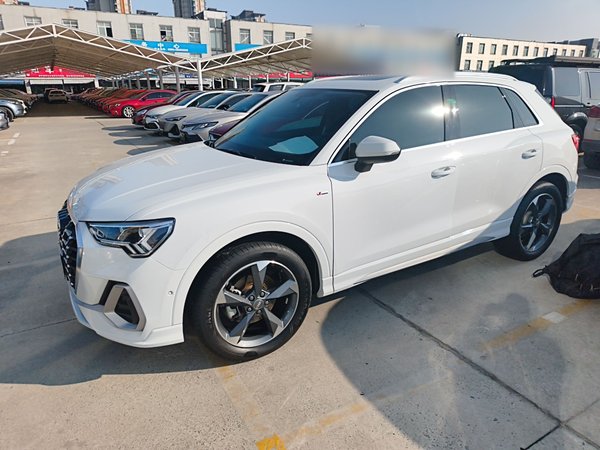 Audi Q3 2021, 65600 км, за 21041 USD