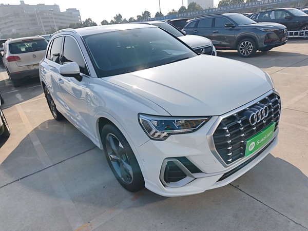 Audi Q3 2021, 65600 км, за 21041 USD