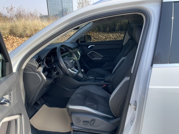 Audi Q3 2021, 66400 км, за 20471 USD - фото 16