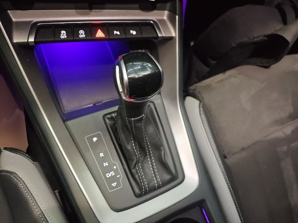 Audi Q3 2021, 66400 км, за 20471 USD - фото 12