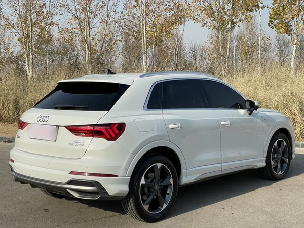 Audi Q3 2021, 66400 км, за 20471 USD