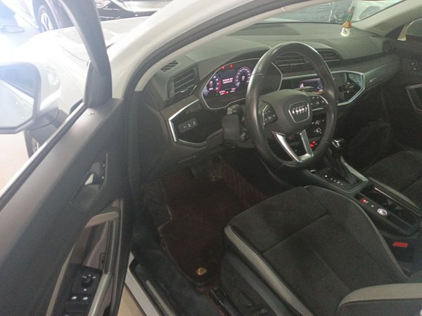 Audi Q3 2021, 76100 км, за 18374 USD - фото 21