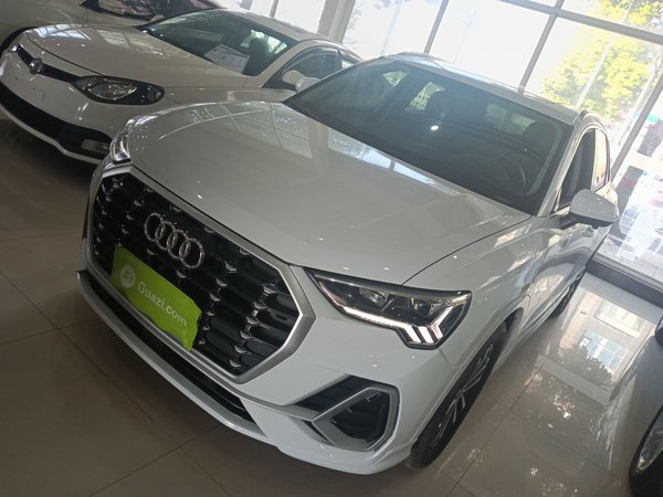 Audi Q3 2021, 76100 км, за 18374 USD