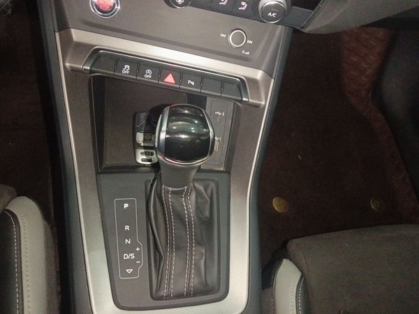 Audi Q3 2021, 76100 км, за 18374 USD - фото 15