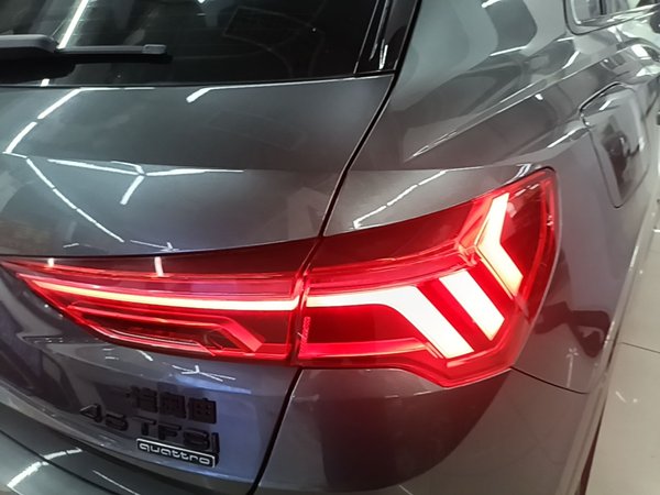 Audi Q3 2021, 55500 км, за 18874 USD - фото 7