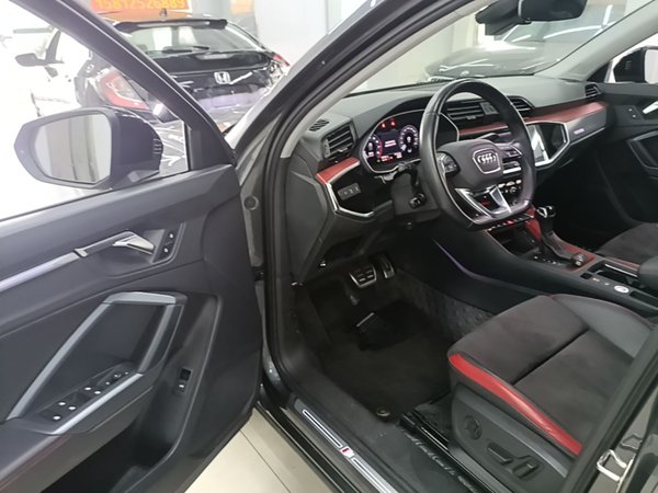 Audi Q3 2021, 55500 км, за 18874 USD - фото 19