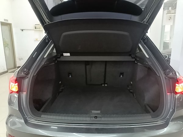 Audi Q3 2021, 55500 км, за 18874 USD - фото 22