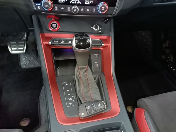 Audi Q3 2021, 55500 км, за 18874 USD - фото 17