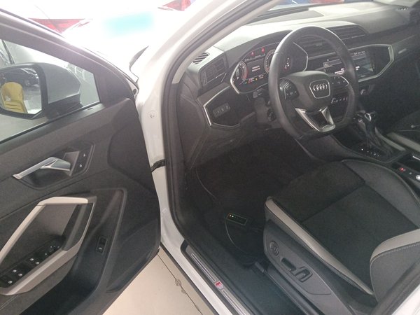 Audi Q3 2022, 41300 км, за 19474 USD - фото 15