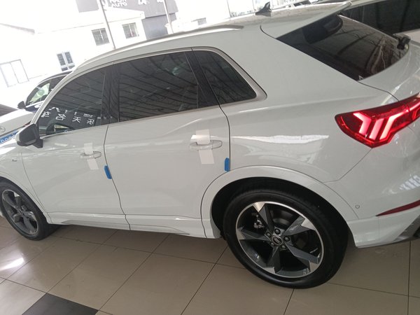 Audi Q3 2022, 41300 км, за 19474 USD