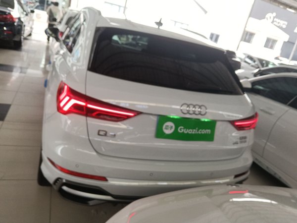 Audi Q3 2022, 41300 км, за 19474 USD
