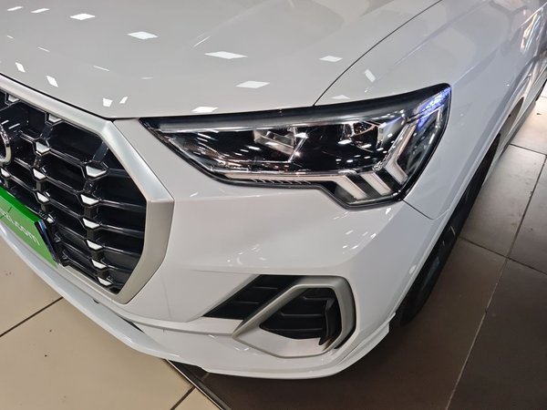 Audi Q3 2022, 48200 км, за 22461 USD - фото 2