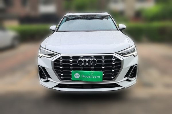 Audi Q3 2022, 73000 км, за 18507 USD