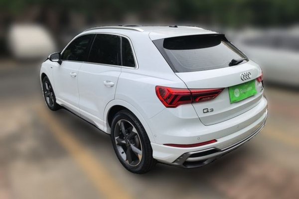 Audi Q3 2022, 73000 км, за 18507 USD