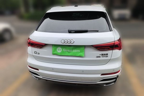 Audi Q3 2022, 73000 км, за 18507 USD