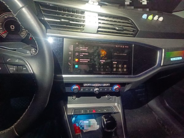 Audi Q3 2023, 22500 км, за 25388 USD
