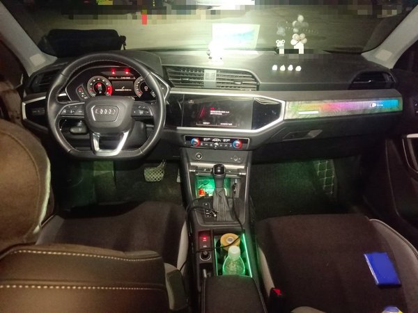 Audi Q3 2023, 22500 км, за 25388 USD - фото 12