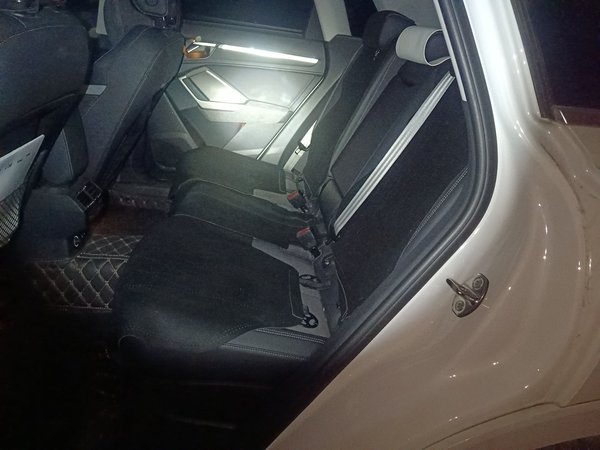 Audi Q3 2023, 22500 км, за 25388 USD - фото 14