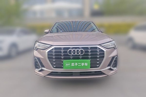 Audi Q3 2023, 36300 км, за 23619 USD