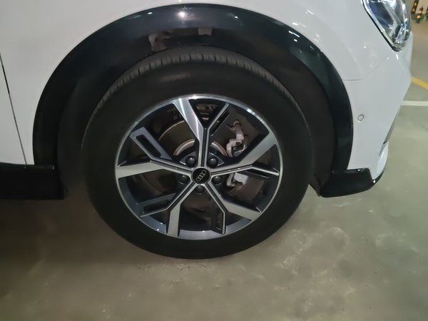Audi Q3 2024, 16800 км, за 23233 USD - фото 8