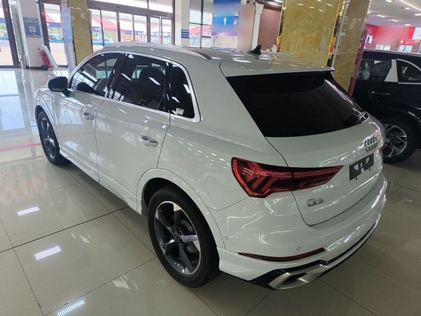 Audi Q3 2024, 19700 км, за 23895 USD