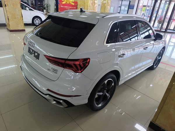 Audi Q3 2024, 19700 км, за 23895 USD - фото 6