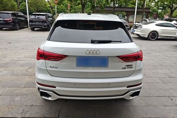 Audi Q3 2024, 27700 км, за 22703 USD