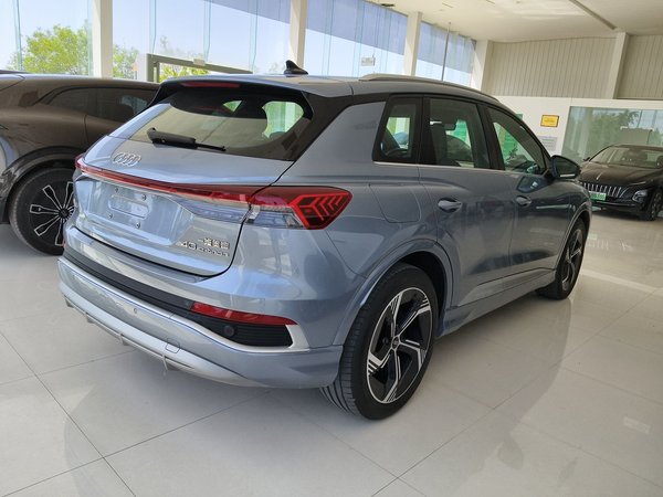 Audi Q4 e-tron 2024, 17300 км, за 23145 USD