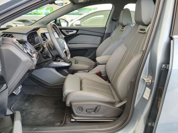 Audi Q4 e-tron 2024, 17300 км, за 23145 USD - фото 17