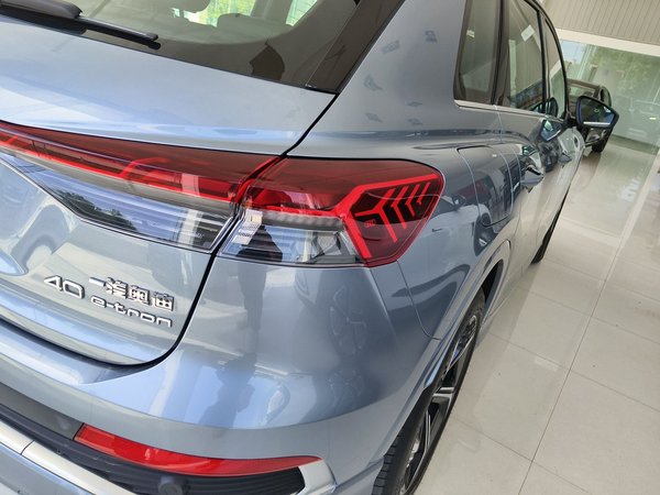 Audi Q4 e-tron 2024, 17300 км, за 23145 USD