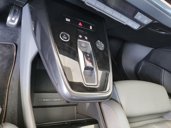 Audi Q4 e-tron 2024, 17300 км, за 23145 USD - фото 20