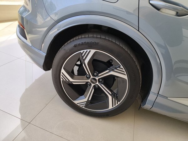 Audi Q4 e-tron 2024, 17300 км, за 23145 USD - фото 8