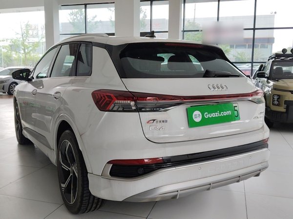 Audi Q4 e-tron 2024, 18900 км, за 9999999 USD