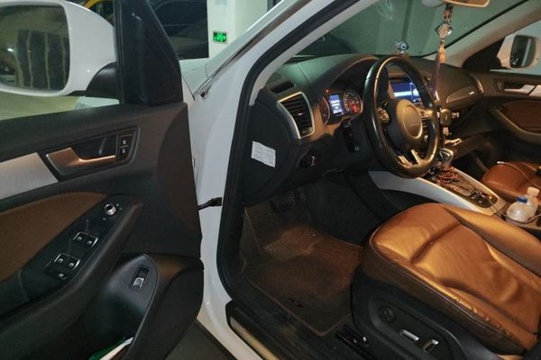 Audi Q5 2015, 166600 км, за 8678 USD