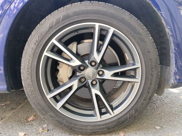 Audi Q5L 2018, 98800 км, за 16828 USD