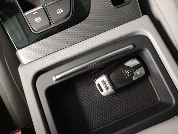 Audi Q5L 2021, 60599 км, за 27755 USD - фото 19