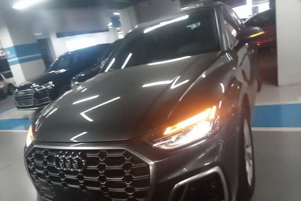 Audi Q5L 2021, 101400 км, за 24656 USD