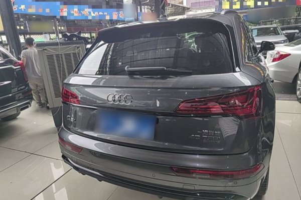 Audi Q5L 2021, 62500 км, за 26366 USD