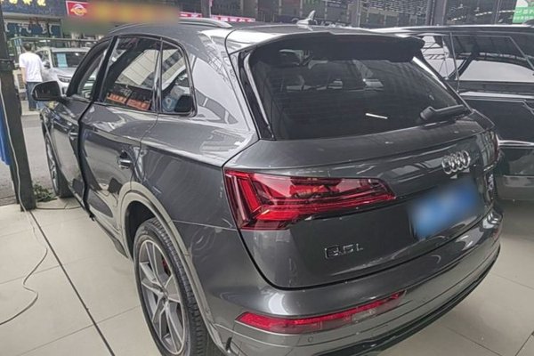 Audi Q5L 2021, 62500 км, за 26366 USD